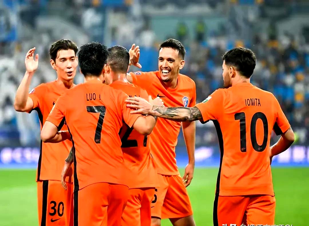 包含荷甲赛后再迎强敌，拉齐奥手感冰凉，主帅态度：信心回归，阵容厚度经受考验的词条